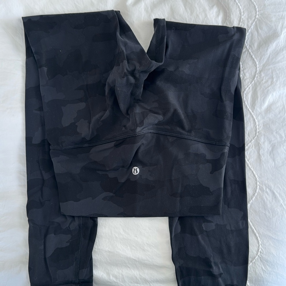 Lululemon high rise Align Camo Leggings 25”. size 4